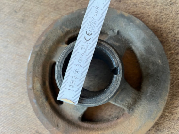 Keilriemenscheibe UTB 650 651 vorn für breiten Keilriemen alts Modell