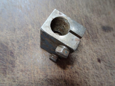 Klemmstück für Lenkzylinder UTB 300 302  gebraucht