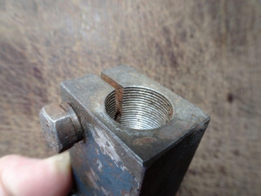 Klemmstück für Lenkzylinder UTB 300 302  gebraucht