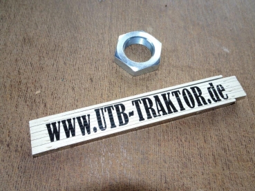 Mutter im Achstricher für Befestigung der Bremstrommel TIH UTB Fiat