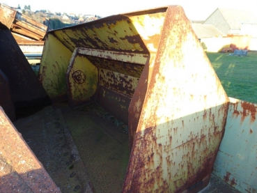 Frontladerschaufel   UTB 300 / 302  VB 180,- euro