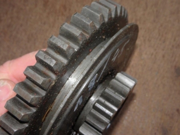 Zahnrad Allrad im Differenzial mit Nut für Bremsklotz UTB Fiat 45/18