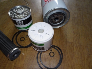 Filter Set UTB + Fiat 1 x Ölfilter lang 2 x Dieselfilter 1x Hydraulikfilter