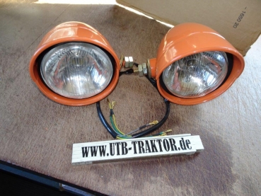 2 Stück Scheinwerfer Kunststoff UTB Fiat mit Leuchtmitteln
