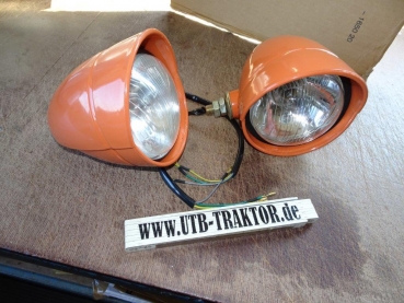 2 Stück Scheinwerfer Kunststoff UTB Fiat mit Leuchtmitteln