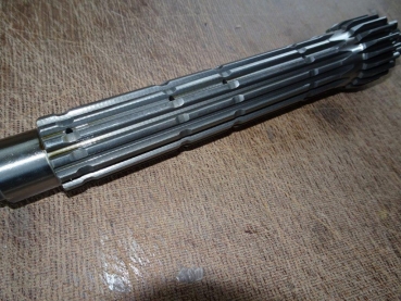 Welle im 4 Gang Getriebe UTB 550 640 +  Fiat 540 - 640 - 55.46 - 65.46 - 70.56