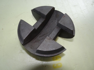 Gelenkstück in der Allrad Vorderachse UTB Fiat DT Modelle