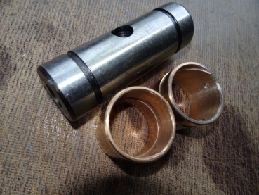 Bolzen + 2x Buchse Set  für Umlenkhebel Vorderachse UTB 300 445 550 Fiat 415 450 480 540 640