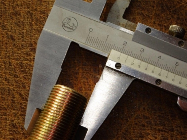 Schraube + Mutter Radbolzen hinten UTB 650 651 M20x1,5