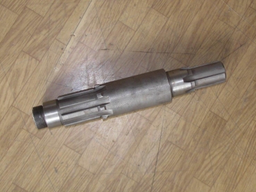 Welle im Allradgetriebe UTB 651 M