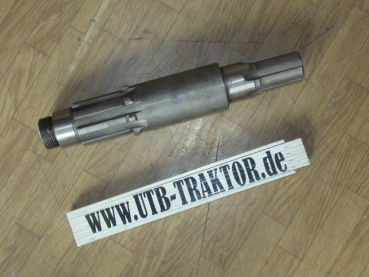 Welle im Allradgetriebe UTB 651 M
