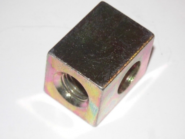 Würfel Stutzen für Anschluß Öldruckgeber - Öldruckleitung Fiat Traktor