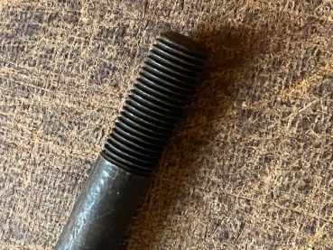 Stehbolzen für Zylinderkopf UTB 650 651