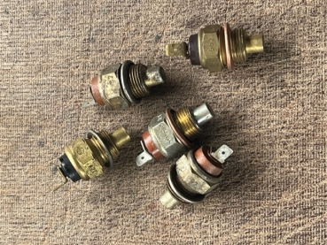 Geber Temperaturgeber UTB U 300 302 445 550 640 643 453 + TIH + Raupe SV445 + Fiat R450 aus lagerbestand