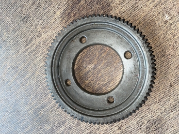 Zahnrad im Motor Antrieb Schwungmassenausgleich UTB 550 640 Fiat 82  Zähne