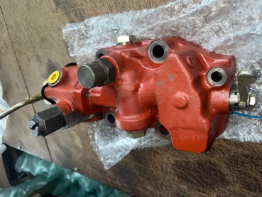 Deckel vorn von Kraftheber komplett mit Ventilen UTB + Fiat 450 480 640 55.46 65.46 mit Zusatzsteuergerät