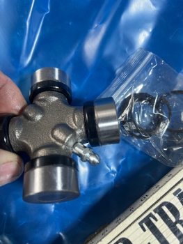 Kreuzgelenk für Kardanwelle Fiat 450DT 550DT 640DT - 65.46 DT .....