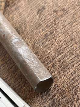 Welle im Schaltgetriebe UTB aus original Lagerbestand