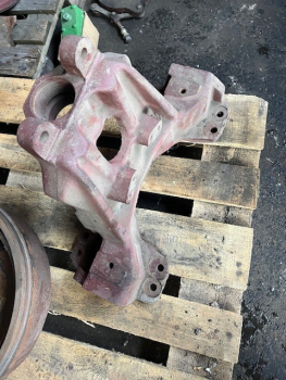 Zetor - Vorderachskonsole - Vorderachse für alle einfachen Vorderachsen 6211-3304 5511-3321 7211-3321 5511-3323 5011 5211