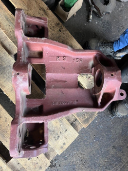 Zetor - Vorderachskonsole - Vorderachse für alle einfachen Vorderachsen 6211-3304 5511-3321 7211-3321 5511-3323 5011 5211