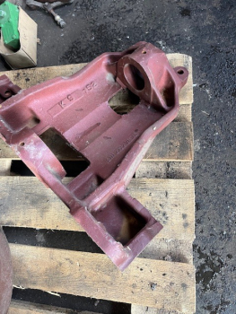 Zetor - Vorderachskonsole - Vorderachse für alle einfachen Vorderachsen 6211-3304 5511-3321 7211-3321 5511-3323 5011 5211