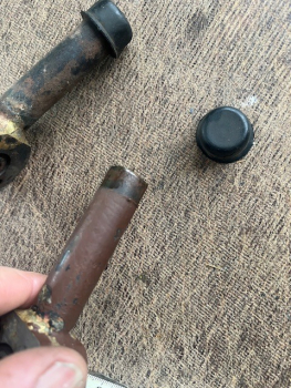 Hydraulikrohr Anschluß an die Hydraulikpumpe UTB TIH lang