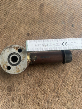 Hydraulikrohr Anschluß an die Hydraulikpumpe UTB TIH lang