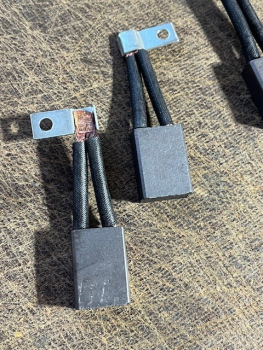 Kohlen für Anlasser UTB 650 651 für die alten originalen Anlasser