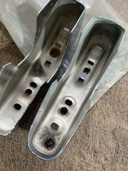 Lada Shiguli 2101/2102/21011- 2 neue Stoßstangenhörner vorn 2101-2803052-01 incl. Versand