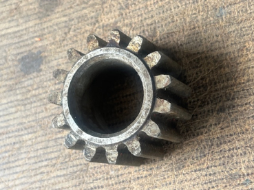 Zahnrad im Untersetzer getriebe UTB TIH Fiat aus original Lagerbestand