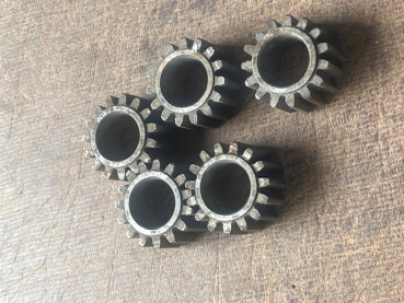 Zahnrad im Untersetzer getriebe UTB TIH Fiat aus original Lagerbestand