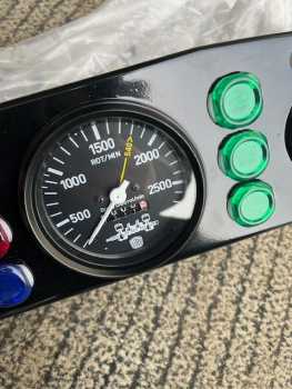 Amaturenbrett UTB TIH komplett Tacho mit Gewinde