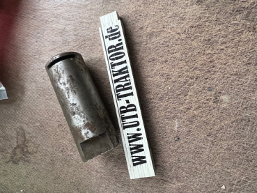 Bolzen an der Abstützung mit Innengewinde vom TIH 445 55 x 142 mm Neuteil