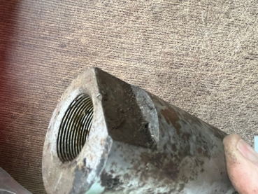 Bolzen an der Abstützung mit Innengewinde vom TIH 445 55 x 142 mm Neuteil