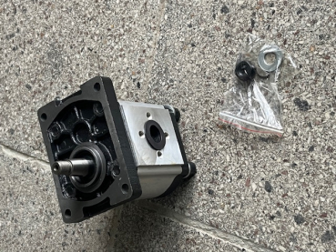 Verstärkte Hydraulikpumpe Arbeitshydraulik rechts UTB 302 445 550 TIH + FIAT Traktor