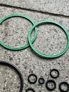 Dichtsatz für Kraftheber UTB 650 + 651 M für Kolben mit 100 mm Durchmesser