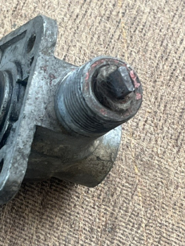Tachoantrieb gebraucht vorn am Motor UTB U 300 + 302 + 342 + 445 + 550 defekt