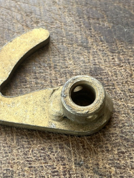 Hebel für Motorhaube für UTB TIH Fiat aus original Lagerbestand