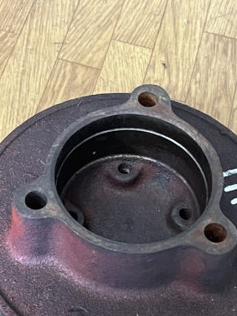 Keilriemenscheibe Kurbelwelle vorn UTB 550 640 Aro Diesel mit 4  Zylinder Motor