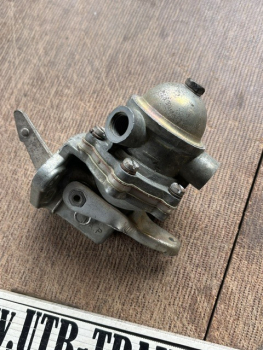 Förderpumpe Traktor TIH UTB Fiat mit der Runden Kuppel aus original Lagerbestand