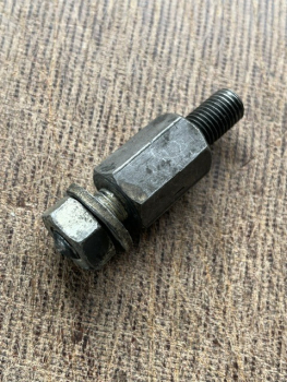 kleiner Schraubadapter für Befestigung und Spannen des Keilriemens von der Lichtmaschine UTB TIH Fiat
