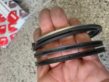 Kolbensatz für Belarus MTS 80 / 82 incl. Versandkosten