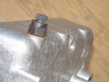 Deckel mit Entlüftungsschraube für Einspritzpumpe TIH UTB Fiat System CAV