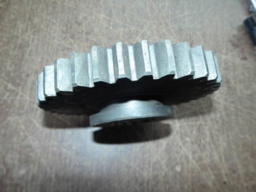 Zahnrad mit Nut im Allrad Getriebe UTB Fiat DT - 34