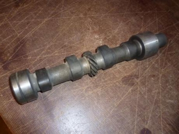 Nockenwelle für 2 Zylinder Motor UTB 300 302