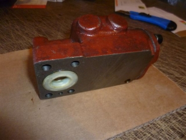 Verteiler  Servolenkung UTB 650 651