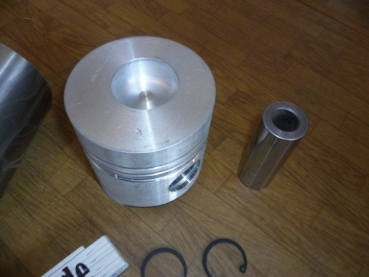 4x Kolben Satz UTB 550 , ARO + Fiat 95,0 mm