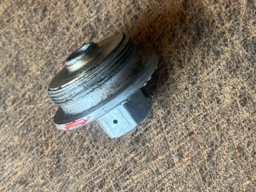 Verschraubung Ventil Deckel Hydraulikölfilter für Lenkhilfe UTB FIAT 550 gebraucht