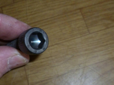 Schraube zwischen Motor + Getriebe TIH UTB Fiat Traktor