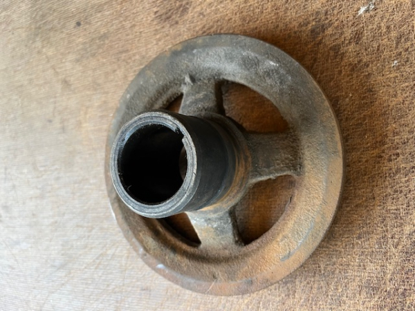 Keilriemenscheibe UTB 650 651 vorn für breiten Keilriemen alts Modell